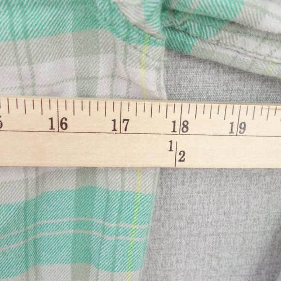 Volcom Shirt Women Small Green Plaid Flannel Long Sleeve Button Front Collared - Picture 6 of 9
